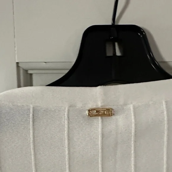 Vintage St John elegant White Button-Up Cardigan - Picture 5 of 7